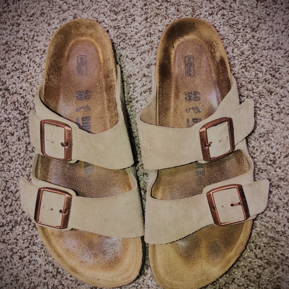 BIRKENSTOCK • SIZE 40 • TAN SUEDE